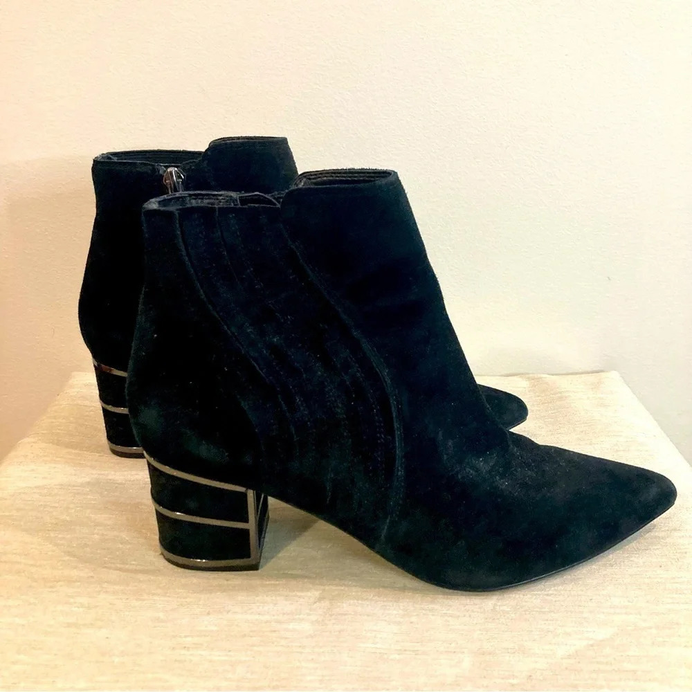 STEVE MADDEN  Sz 9.5 Bennet Suede Pointy Toe Cage Heel Ankle Booties
